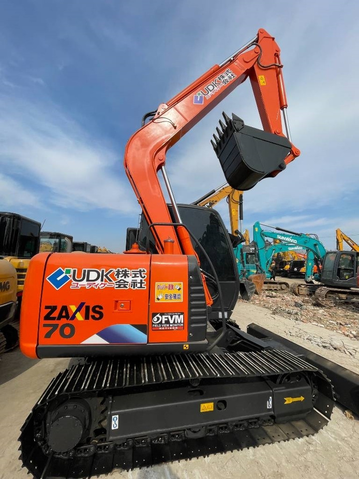 Hitachi Zaxis 70 - حفار زاحف: صورة 1 Hitachi Zaxis 70 - حفار زاحف: صورة 1