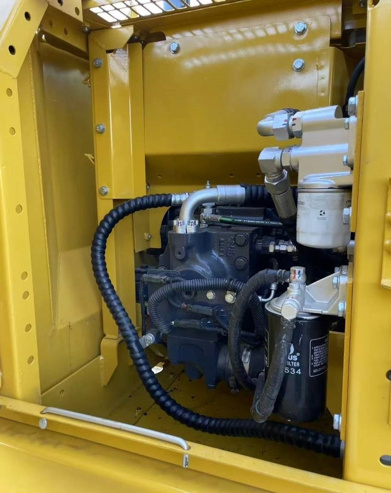 Komatsu PC 130 - حفار زاحف: صورة 4 Komatsu PC 130 - حفار زاحف: صورة 4