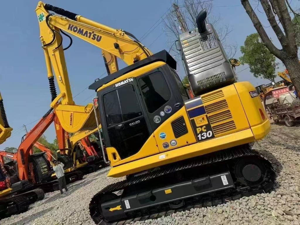 Komatsu PC 130 - حفار زاحف: صورة 1 Komatsu PC 130 - حفار زاحف: صورة 1