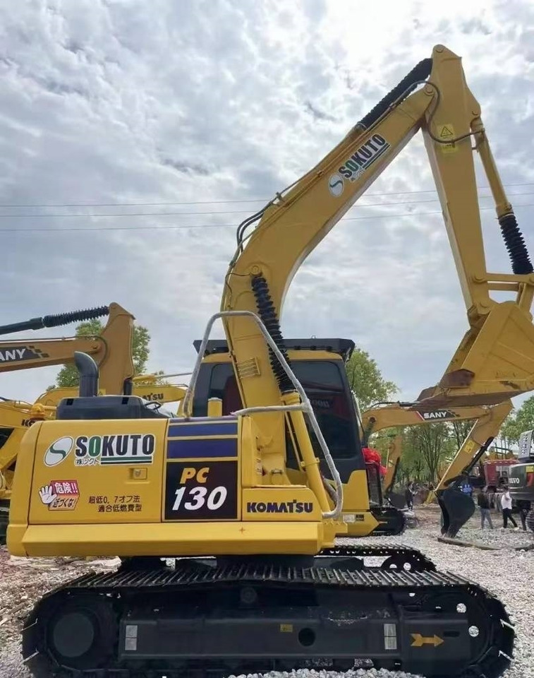 Komatsu PC 130 - حفار زاحف: صورة 1 Komatsu PC 130 - حفار زاحف: صورة 1