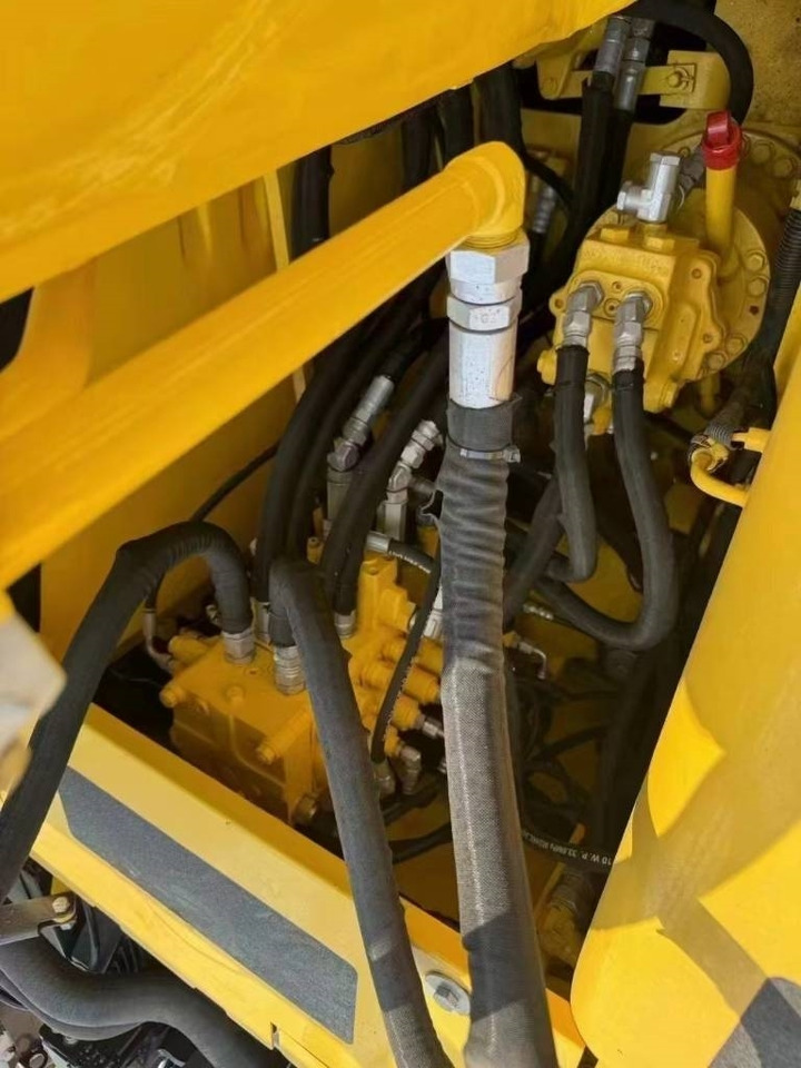 Komatsu PC 130 - حفار زاحف: صورة 4 Komatsu PC 130 - حفار زاحف: صورة 4