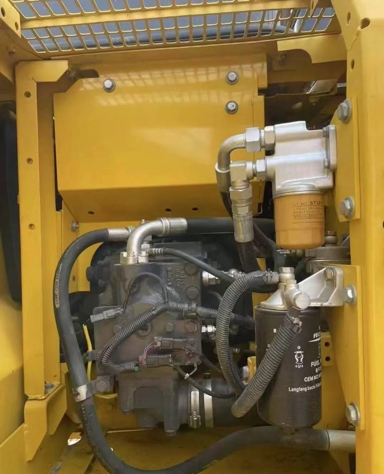 Komatsu PC 130 - حفار زاحف: صورة 2 Komatsu PC 130 - حفار زاحف: صورة 2
