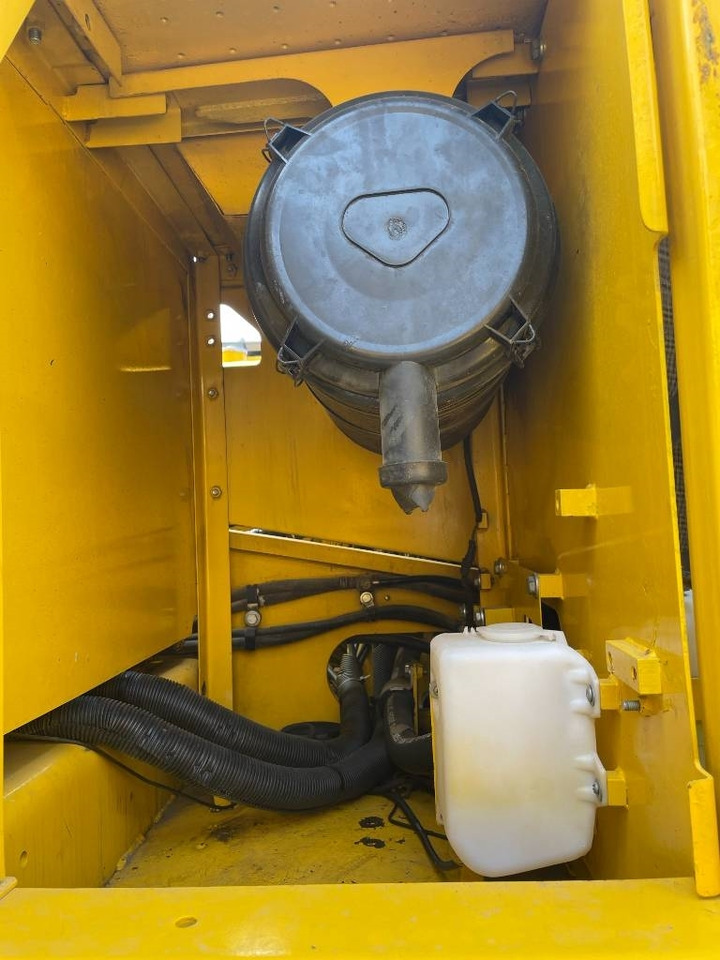 Komatsu PC 200-8 - حفار زاحف: صورة 5 Komatsu PC 200-8 - حفار زاحف: صورة 5