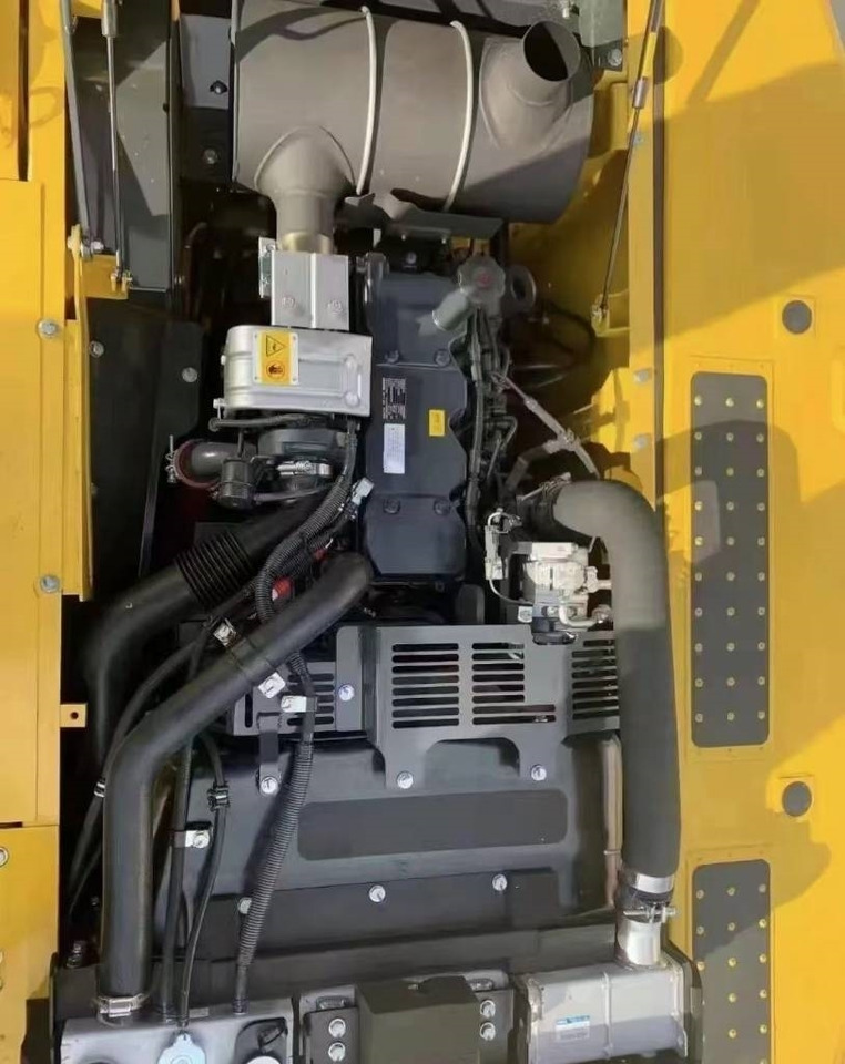 Komatsu PC 200-8 - حفار زاحف: صورة 2 Komatsu PC 200-8 - حفار زاحف: صورة 2