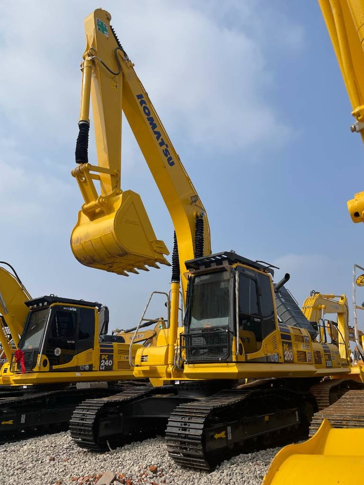 Komatsu PC 200-8 - حفار زاحف: صورة 1 Komatsu PC 200-8 - حفار زاحف: صورة 1