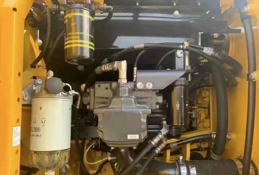 Komatsu PC 200-8 - حفار زاحف: صورة 5 Komatsu PC 200-8 - حفار زاحف: صورة 5