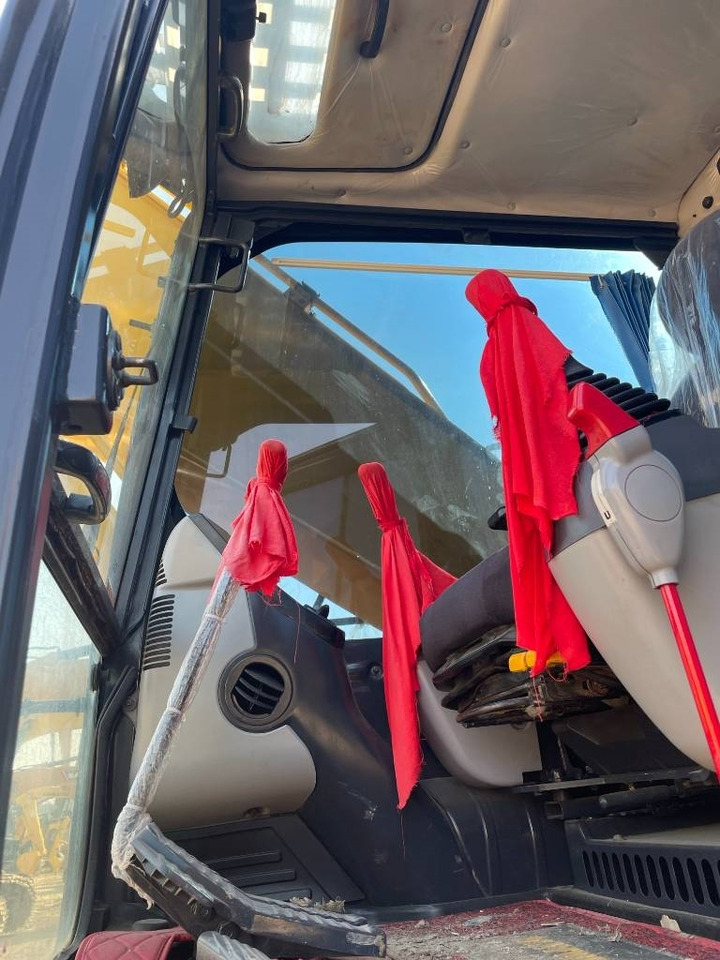 Komatsu PC 210 - حفار زاحف: صورة 3 Komatsu PC 210 - حفار زاحف: صورة 3