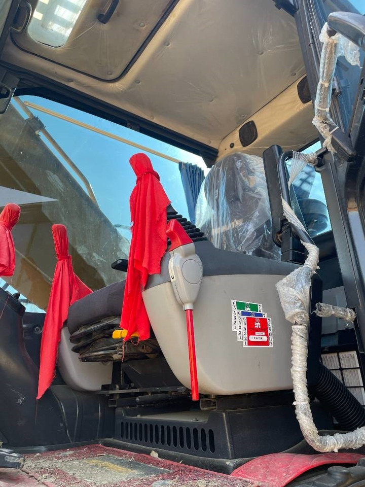 Komatsu PC 210 - حفار زاحف: صورة 2 Komatsu PC 210 - حفار زاحف: صورة 2