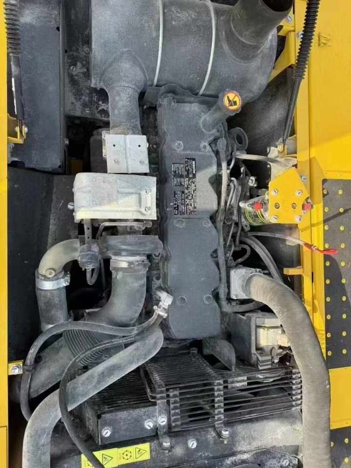 Komatsu PC 220-8 - حفار زاحف: صورة 2 Komatsu PC 220-8 - حفار زاحف: صورة 2