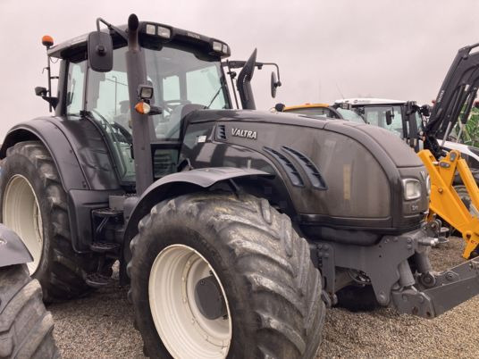 Valtra T213 VERSU - جرار: صورة 1 Valtra T213 VERSU - جرار: صورة 1