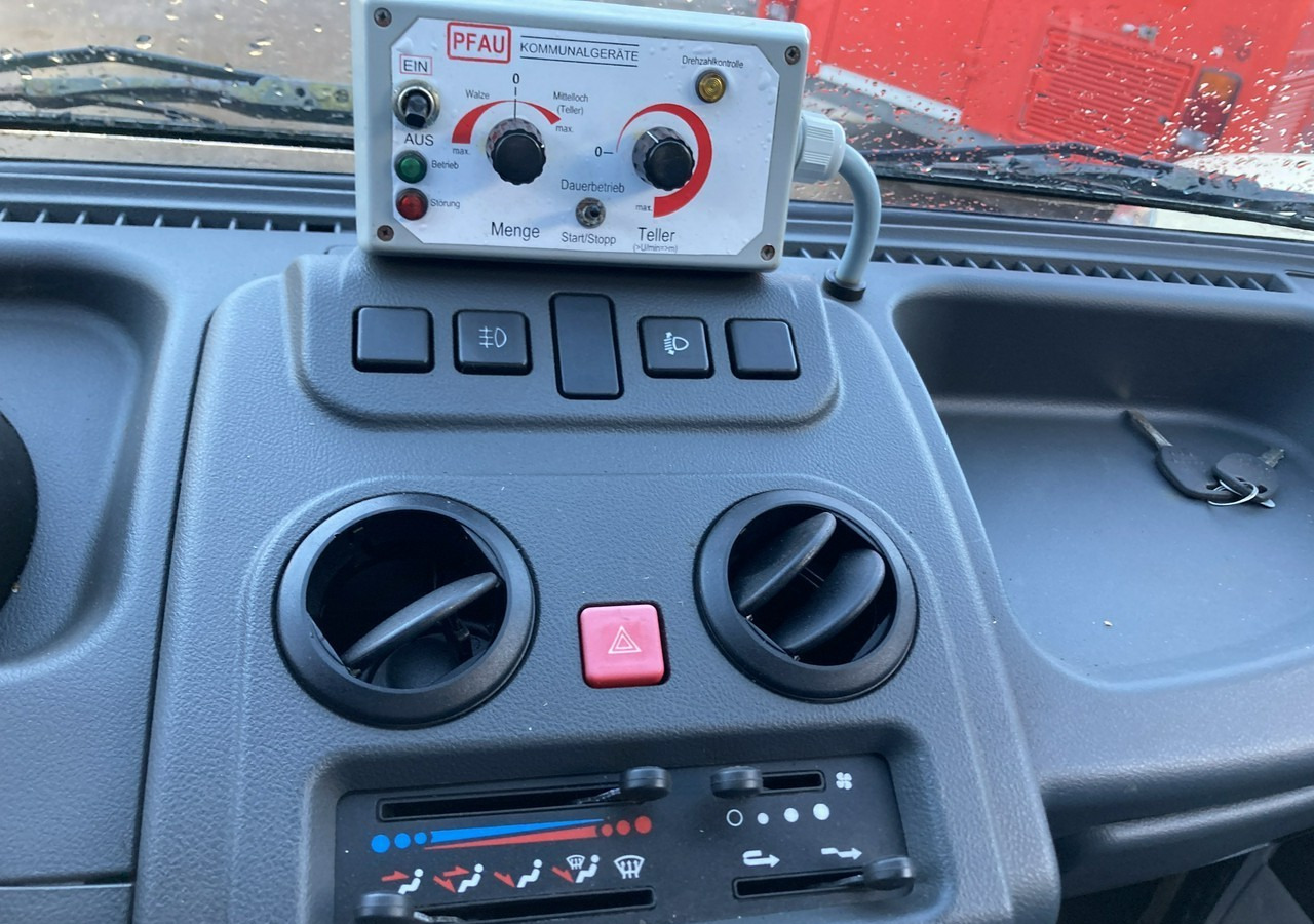 شاحنة توصيل مفتوحة Inna Inny PFAU Piaggio Porter 4X4 Skrzynia odśnieżarka Pług 5655km 2012: صورة 8