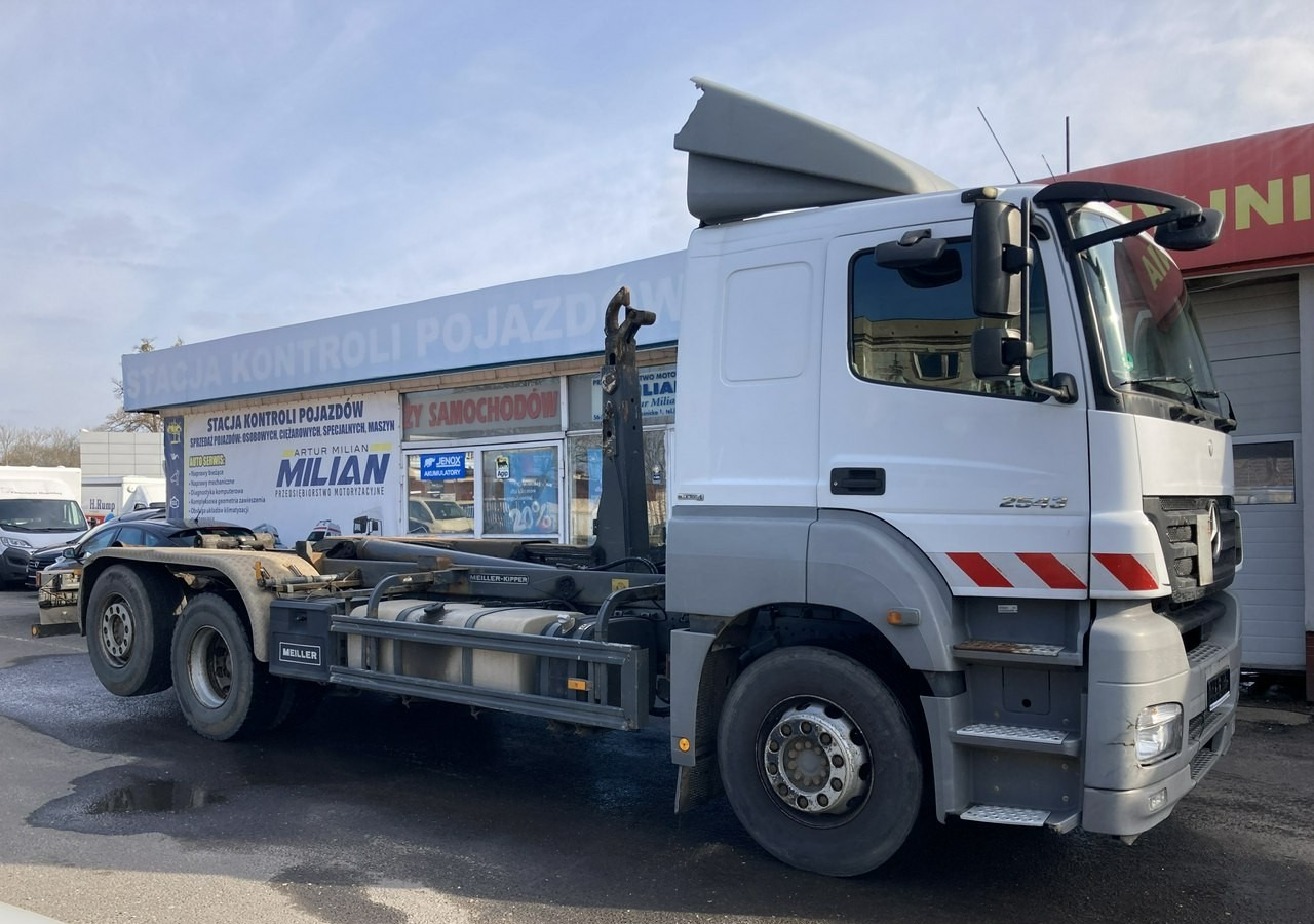 Mercedes-Benz Axor 2543 Hakowiec MEILLER-KIPPER Model 2009 Axor 2543 Hakowiec MEILLER-KIPPER Model 2009 - شاحنة برافعة خطافية: صورة 2 Mercedes-Benz Axor 2543 Hakowiec MEILLER-KIPPER Model 2009 Axor 2543 Hakowiec MEILLER-KIPPER Model 2009 - شاحنة برافعة خطافية: صورة 2