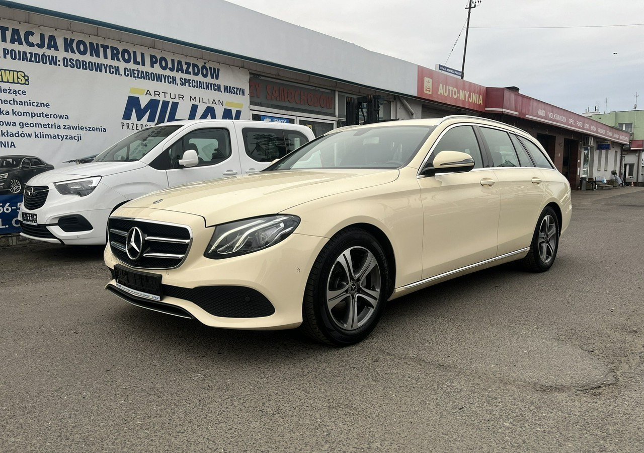 Mercedes-Benz Klasa E E220d T 9G-tronic 197KM Navi FullLed Kamera Asystent Model 2020 FV 2 - سيارة: صورة 2 Mercedes-Benz Klasa E E220d T 9G-tronic 197KM Navi FullLed Kamera Asystent Model 2020 FV 2 - سيارة: صورة 2