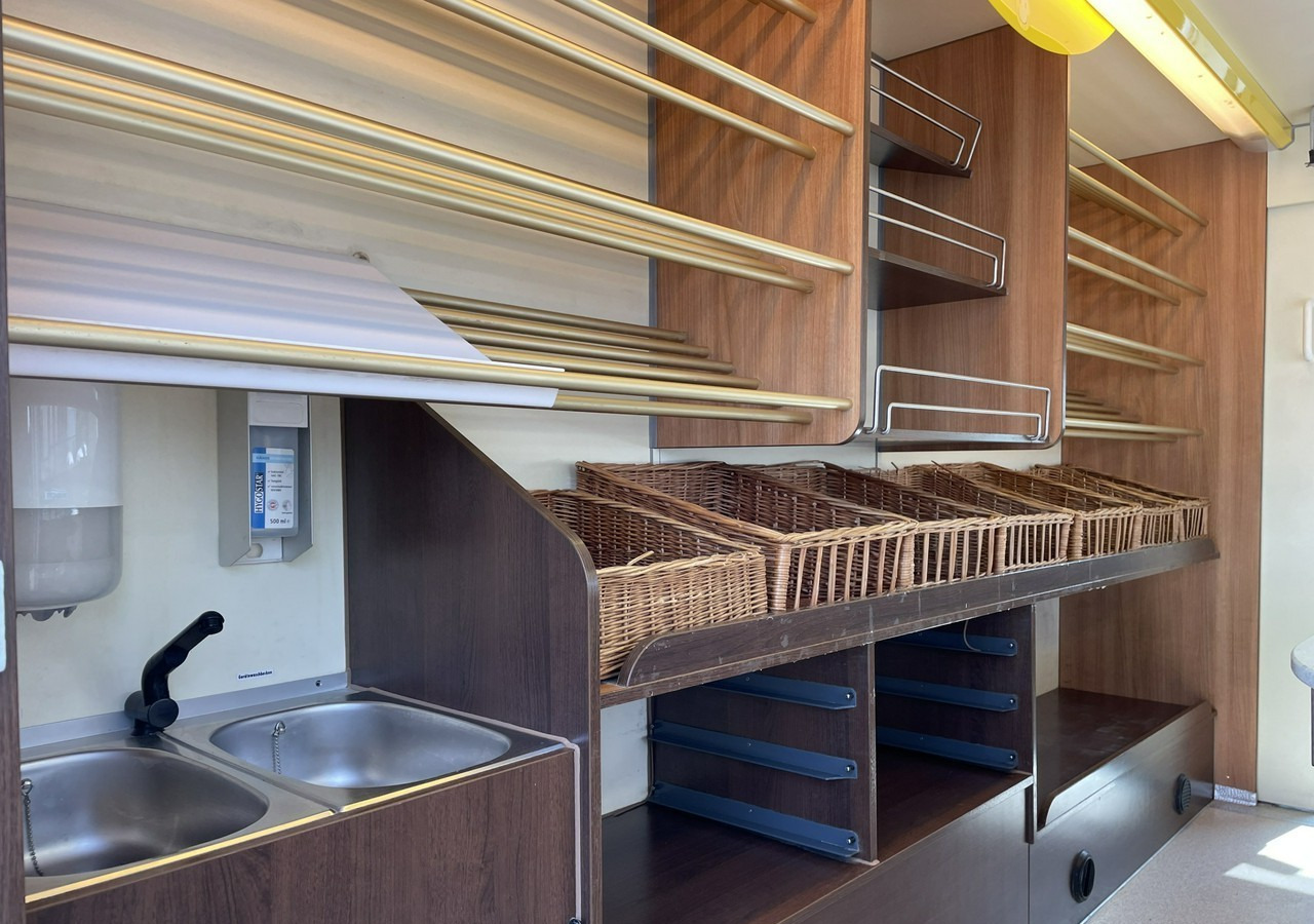 Renault Master Autosklep pieczywa Sklep Gastronomiczny Food Truck Foodtruck 2009 - شاحنة بيع: صورة 4 Renault Master Autosklep pieczywa Sklep Gastronomiczny Food Truck Foodtruck 2009 - شاحنة بيع: صورة 4