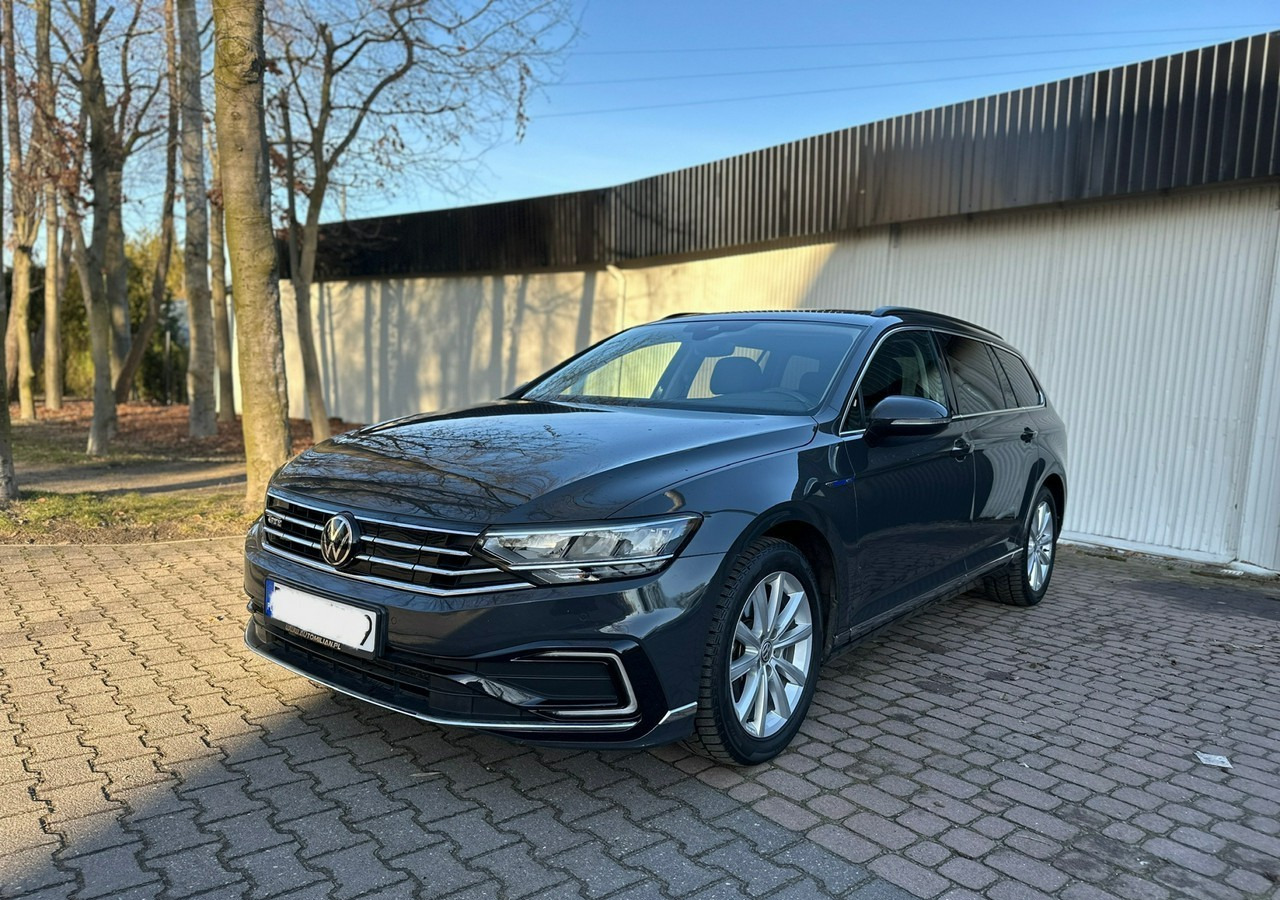 Volkswagen Passat B8 GTE 1.4TSI 218KM Hybryda Plug-in zasięg 50km Panorama*Navi*Skóra*FV2 - سيارة: صورة 1 Volkswagen Passat B8 GTE 1.4TSI 218KM Hybryda Plug-in zasięg 50km Panorama*Navi*Skóra*FV2 - سيارة: صورة 1