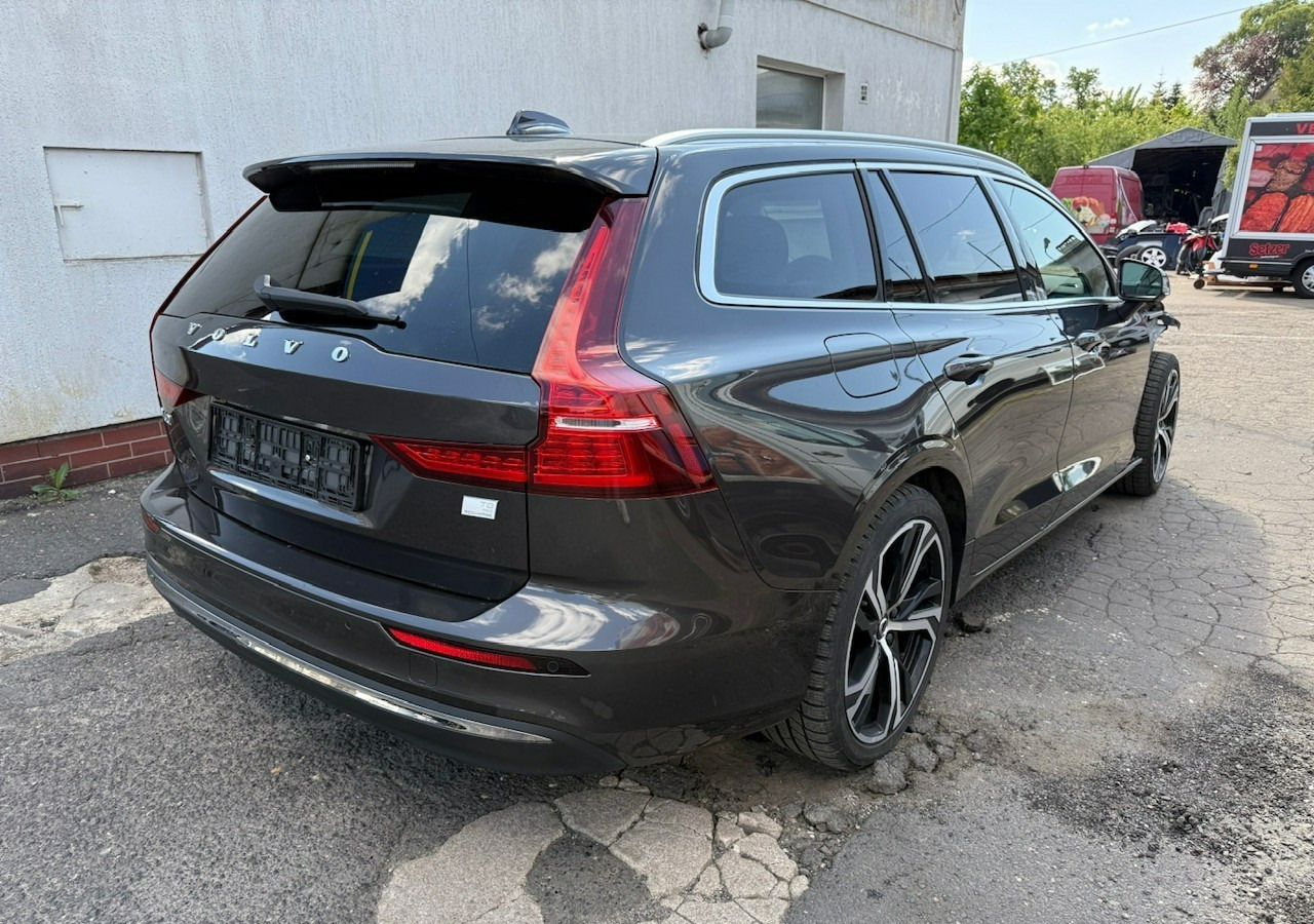 Volvo V60 II Volvo V60 2.0 T8 Plug-in Hybrid 455KM AWD Bogata Wersja Model 2024 - سيارة: صورة 4 Volvo V60 II Volvo V60 2.0 T8 Plug-in Hybrid 455KM AWD Bogata Wersja Model 2024 - سيارة: صورة 4