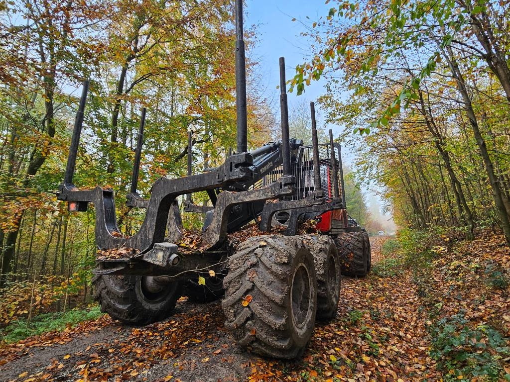 Komatsu 875 - جرار شحن جذوع أشجار الغابات: صورة 5 Komatsu 875 - جرار شحن جذوع أشجار الغابات: صورة 5