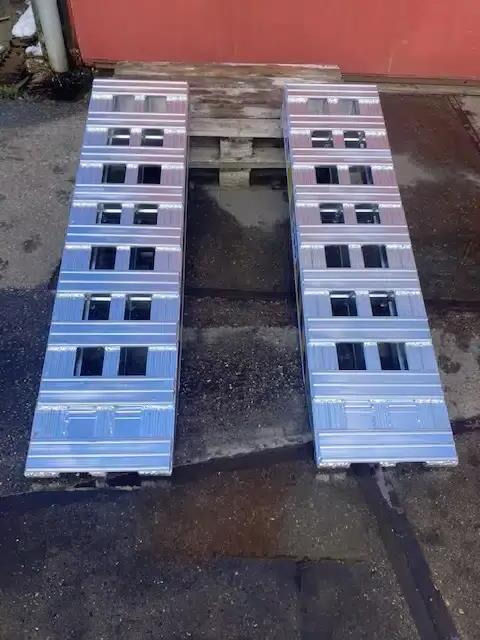 HH Aluminium oprijplanken 13 ton - منحدر تحميل: صورة 1 HH Aluminium oprijplanken 13 ton - منحدر تحميل: صورة 1