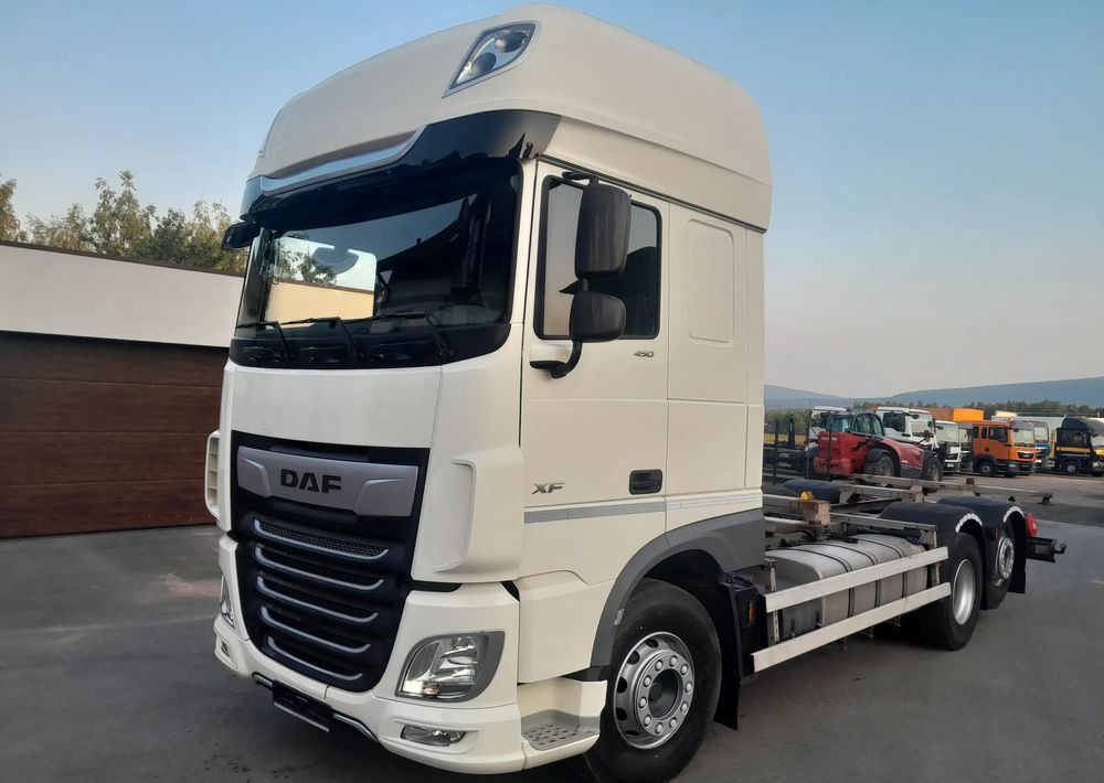 DAF XF 106 450 / BDF RETARDER - شاحنة بهيكل معدني للمقصورة: صورة 1 DAF XF 106 450 / BDF RETARDER - شاحنة بهيكل معدني للمقصورة: صورة 1
