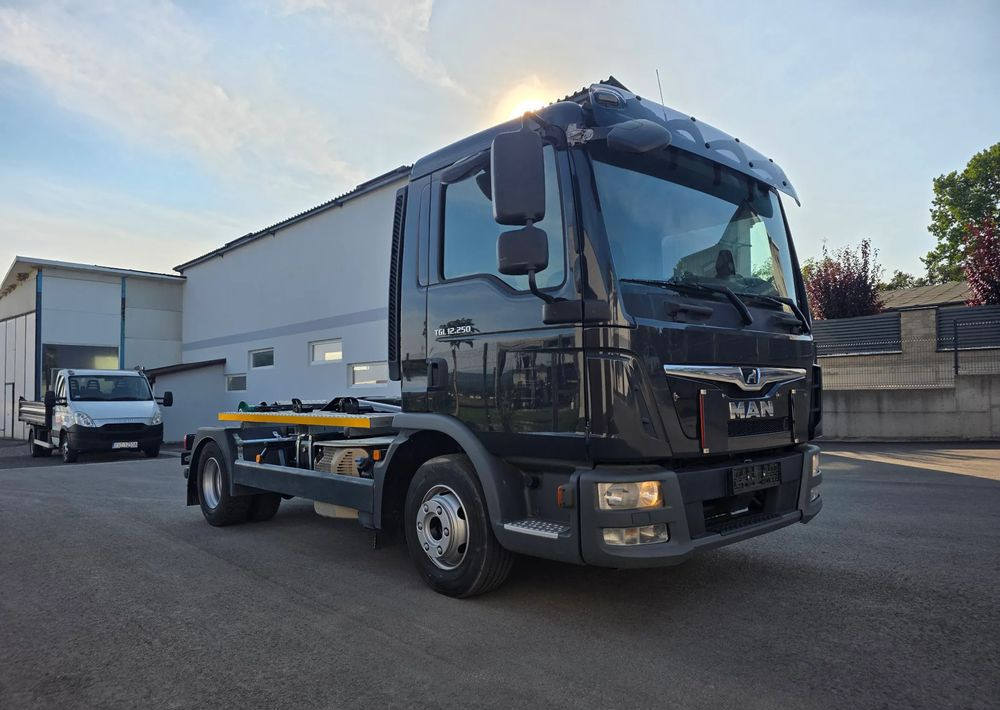 MAN TGL 12.250 nowe urządzenie hakowe SKIBICKI HKS 8/3300 ATEGO / TGM - شاحنة برافعة خطافية: صورة 1 MAN TGL 12.250 nowe urządzenie hakowe SKIBICKI HKS 8/3300 ATEGO / TGM - شاحنة برافعة خطافية: صورة 1