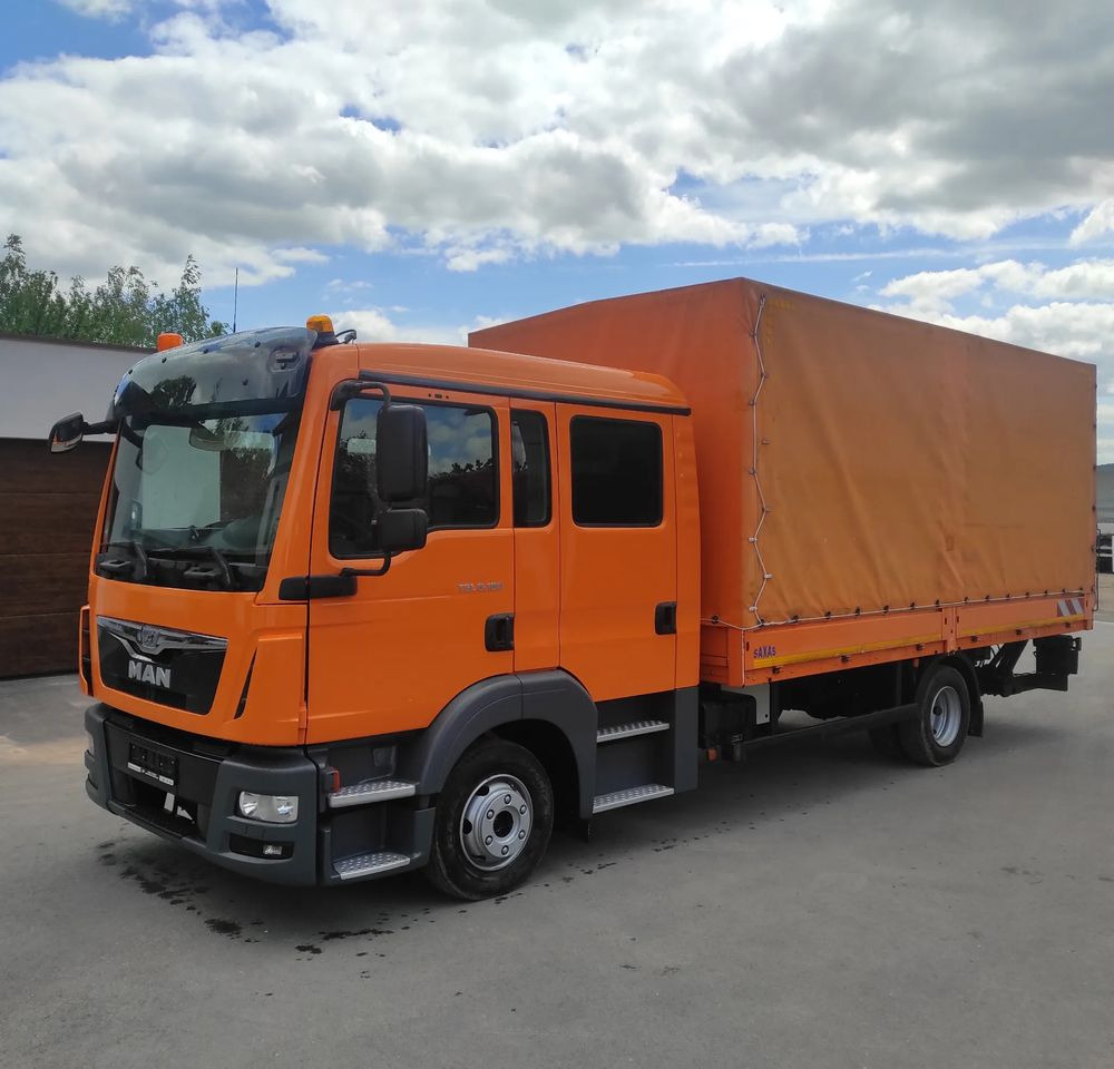 MAN TGL 8.180 DOKA / 6 OSOBOWY /BUTRO-PLANDEKA / - شاحنة ذات ستائر جانبية: صورة 1 MAN TGL 8.180 DOKA / 6 OSOBOWY /BUTRO-PLANDEKA / - شاحنة ذات ستائر جانبية: صورة 1