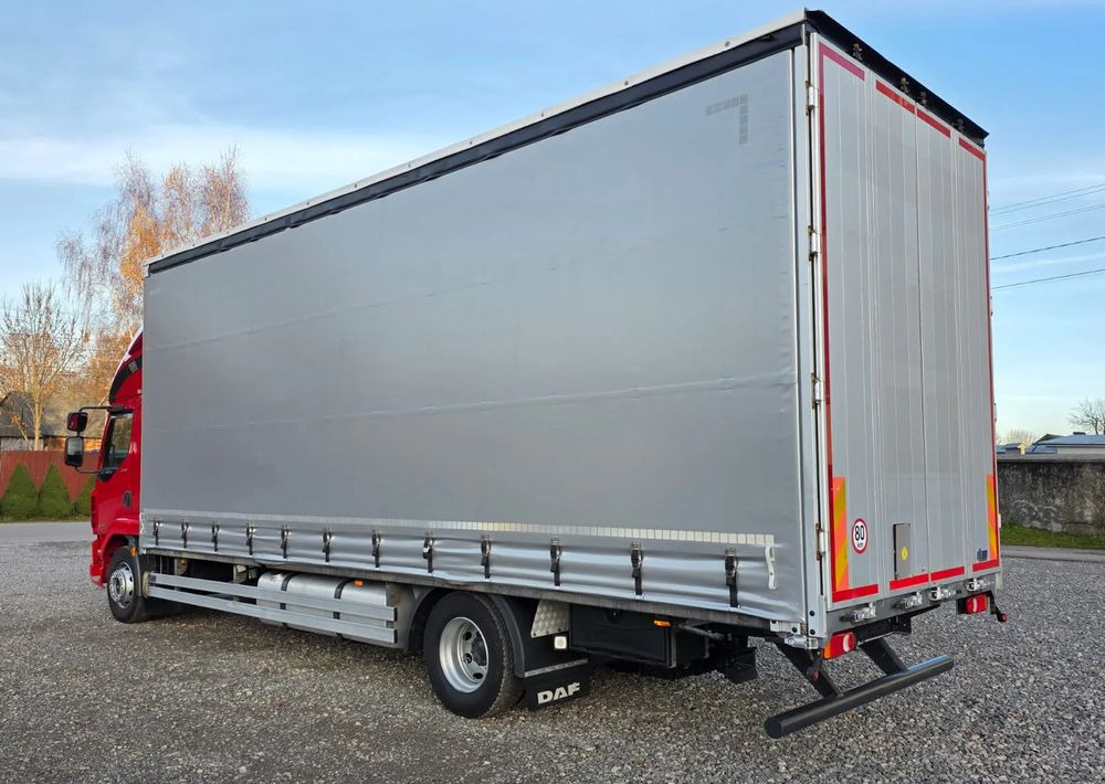 DAF LF 290 / WINDA / 16TON DMC / 3M WYSOKOŚĆ / JUMBO / FIRANKA / SYPIALKA / AUTOMAT / JEDEN WŁAŚCICIE / EURO 6 / 2017/ SPROWADZONY / 19 PALET / DUŻA ŁADOWNOŚĆ / - شاحنة ذات ستائر جانبية: صورة 4 DAF LF 290 / WINDA / 16TON DMC / 3M WYSOKOŚĆ / JUMBO / FIRANKA / SYPIALKA / AUTOMAT / JEDEN WŁAŚCICIE / EURO 6 / 2017/ SPROWADZONY / 19 PALET / DUŻA ŁADOWNOŚĆ / - شاحنة ذات ستائر جانبية: صورة 4
