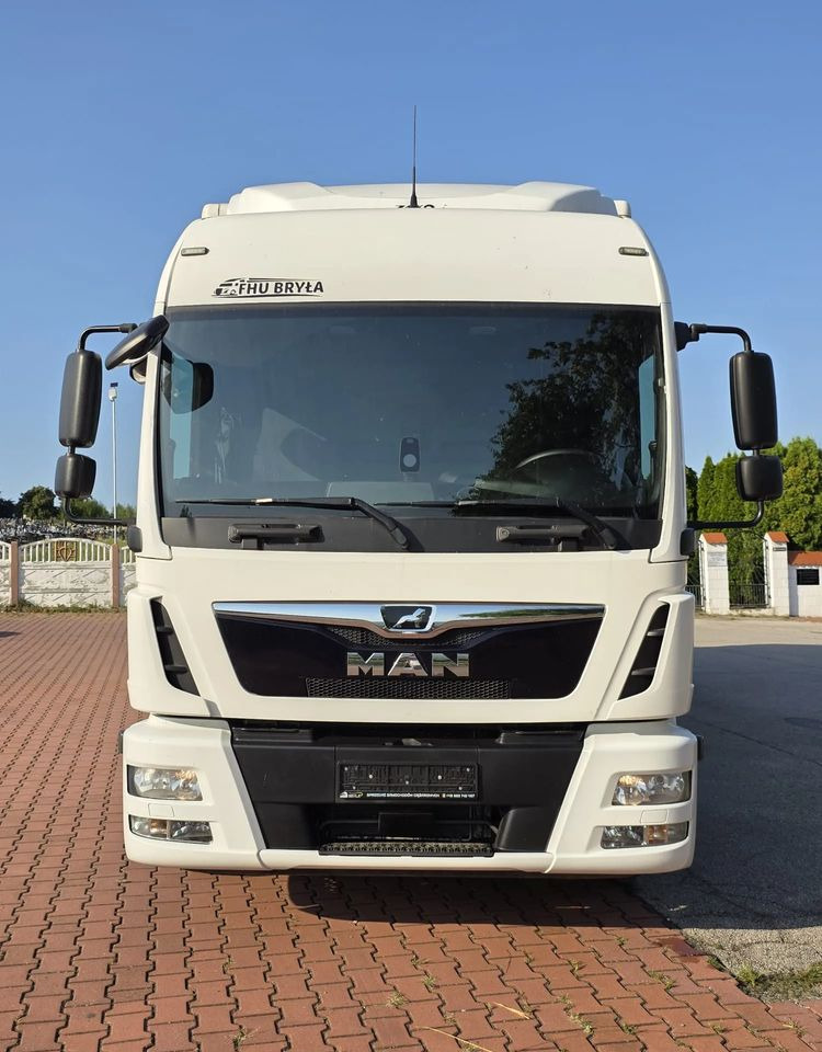 MAN TGL 12.250 / KONTENER / IZOTERMA / WINDA / 2019R / EURO 6 / PEŁEN SERWIS / 6 TON ŁADOWNOŚĆ / SPROWADZONY / ZADBANY / JAK NOWY / KSIĄŻKA SERWISOWA / E6 / 17 PALET - شاحنة صندوقية: صورة 3 MAN TGL 12.250 / KONTENER / IZOTERMA / WINDA / 2019R / EURO 6 / PEŁEN SERWIS / 6 TON ŁADOWNOŚĆ / SPROWADZONY / ZADBANY / JAK NOWY / KSIĄŻKA SERWISOWA / E6 / 17 PALET - شاحنة صندوقية: صورة 3