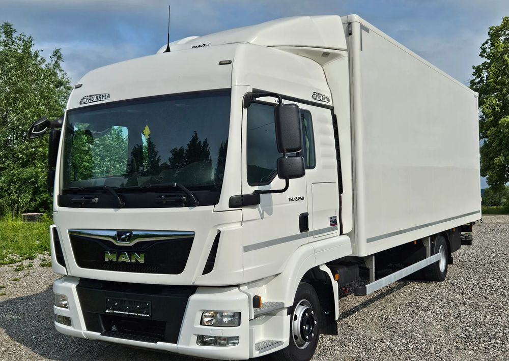 MAN TGL 12.250/KONTENER/IZOTERMA/WINDA/2019R/EURO 6/PEŁEN SERWIS/SPROWADZONY/ZADBANY/JAK NOWY/ KSIĄŻKA SERWISOWA/E6/17 PALET - شاحنة صندوقية: صورة 1 MAN TGL 12.250/KONTENER/IZOTERMA/WINDA/2019R/EURO 6/PEŁEN SERWIS/SPROWADZONY/ZADBANY/JAK NOWY/ KSIĄŻKA SERWISOWA/E6/17 PALET - شاحنة صندوقية: صورة 1