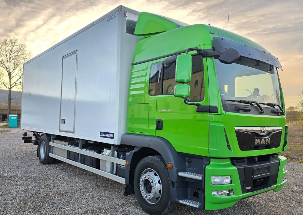 MAN TGM 18.320 / 18.290 / 15.290 / IZOTERMA / WINDA / 19PALET / E6 / 08.2018 / LIFT / SPROWADZONY / AUTOMAT / SYPIALKA / PIERWSZY WŁAŚCICIEL / BOCZNE DRZWI / STAN BARDZO DOBRY - شاحنة ذات مبرد: صورة 1 MAN TGM 18.320 / 18.290 / 15.290 / IZOTERMA / WINDA / 19PALET / E6 / 08.2018 / LIFT / SPROWADZONY / AUTOMAT / SYPIALKA / PIERWSZY WŁAŚCICIEL / BOCZNE DRZWI / STAN BARDZO DOBRY - شاحنة ذات مبرد: صورة 1