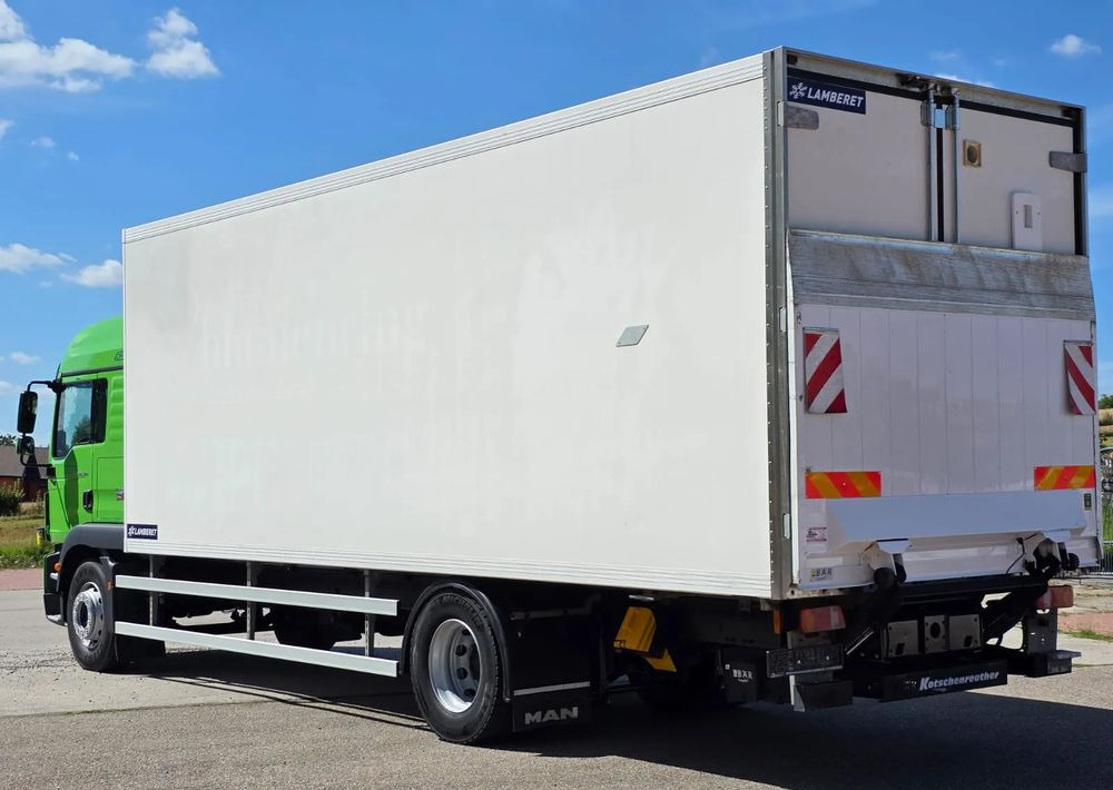 MAN TGM 18.340 / 18.290 / 15.290 / IZOTERMA / WINDA / 19PALET /E6 / SPROWADZONY / AUTOMAT / SYPIALKA / PIERWSZY WŁAŚCICIEL / BOCZNE DRZWI / STAN BARDZO DOBRY - شاحنة ذات مبرد: صورة 4 MAN TGM 18.340 / 18.290 / 15.290 / IZOTERMA / WINDA / 19PALET /E6 / SPROWADZONY / AUTOMAT / SYPIALKA / PIERWSZY WŁAŚCICIEL / BOCZNE DRZWI / STAN BARDZO DOBRY - شاحنة ذات مبرد: صورة 4