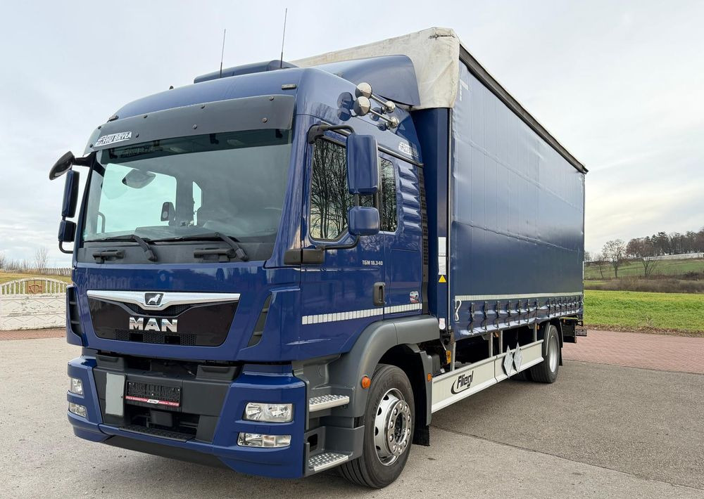 MAN TGM 18.340 / FIRANKA / LIFT / SPROWADZONY / KLIMA POSTOJOWA / 2017 / 9700 ŁADOWNOŚĆ / AUTOMAT / 18 PALET / E6 / WINDA / - شاحنة ذات ستائر جانبية: صورة 2 MAN TGM 18.340 / FIRANKA / LIFT / SPROWADZONY / KLIMA POSTOJOWA / 2017 / 9700 ŁADOWNOŚĆ / AUTOMAT / 18 PALET / E6 / WINDA / - شاحنة ذات ستائر جانبية: صورة 2
