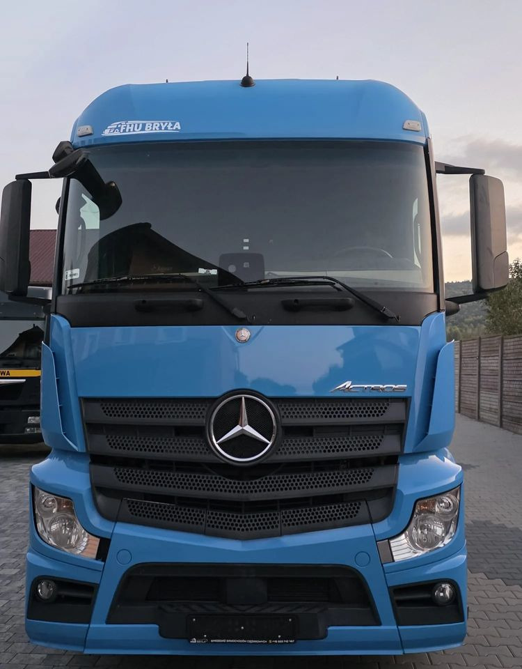 Mercedes-Benz ACTROS 1833 / FIRANKA/ WINDA / 22PALETY / 8760 ŁADOWNOŚĆ / AUTOMAT / DUŻY SILNIK / SYPIALKA / - شاحنة ذات ستائر جانبية: صورة 3 Mercedes-Benz ACTROS 1833 / FIRANKA/ WINDA / 22PALETY / 8760 ŁADOWNOŚĆ / AUTOMAT / DUŻY SILNIK / SYPIALKA / - شاحنة ذات ستائر جانبية: صورة 3