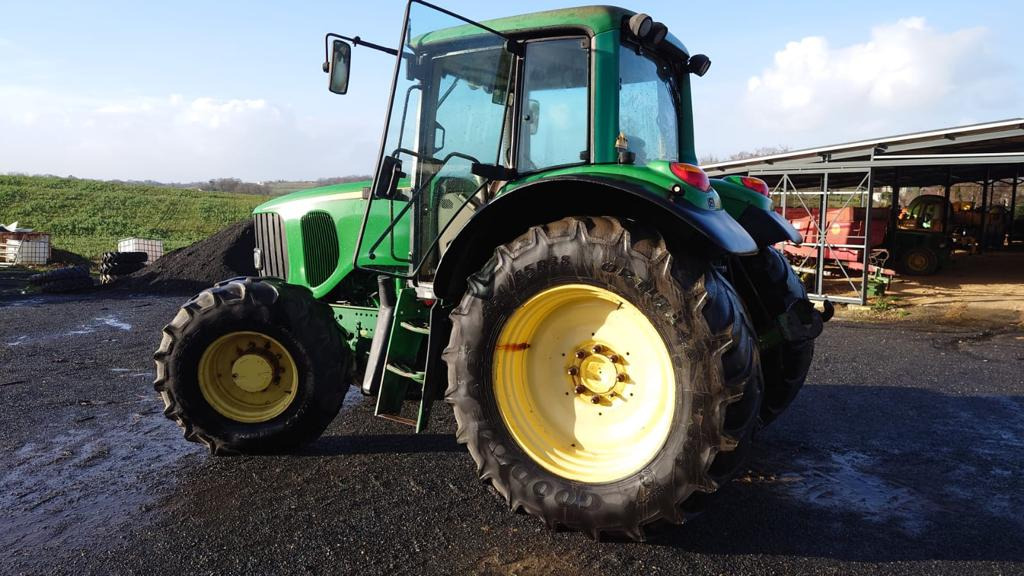 JOHN DEERE 6520 - آلات زراعية: صورة 1 JOHN DEERE 6520 - آلات زراعية: صورة 1
