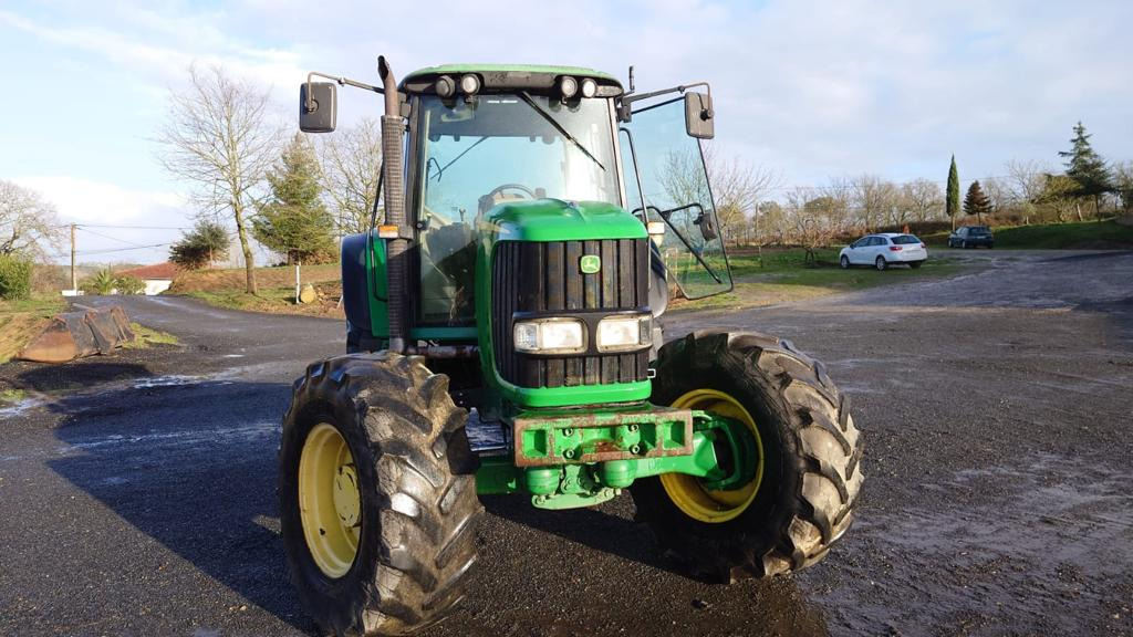 JOHN DEERE 6520 - آلات زراعية: صورة 3 JOHN DEERE 6520 - آلات زراعية: صورة 3