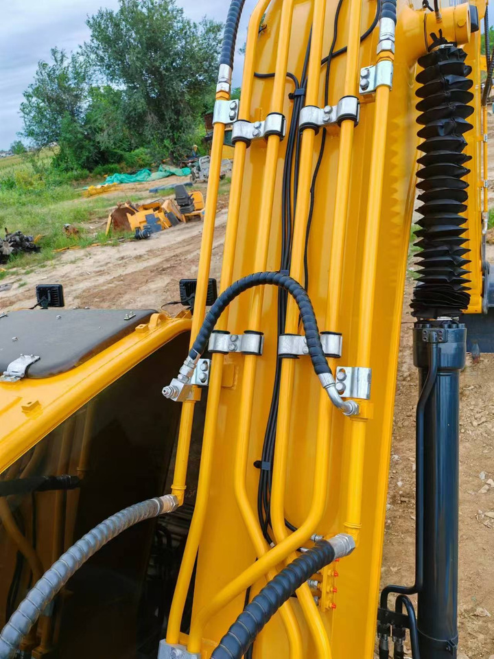 Hyundai Hyundai 220 LC-9 S - حفار زاحف: صورة 3 Hyundai Hyundai 220 LC-9 S - حفار زاحف: صورة 3