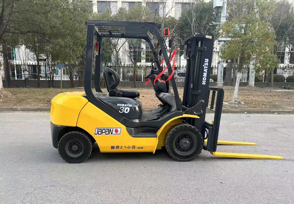 Komatsu 30 30 - رافعة شوكية ديزل: صورة 1 Komatsu 30 30 - رافعة شوكية ديزل: صورة 1