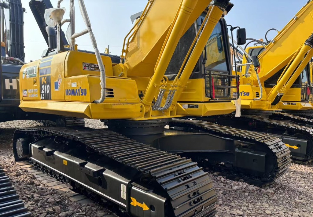 Komatsu PC 210 LC-8 - حفار زاحف: صورة 2 Komatsu PC 210 LC-8 - حفار زاحف: صورة 2
