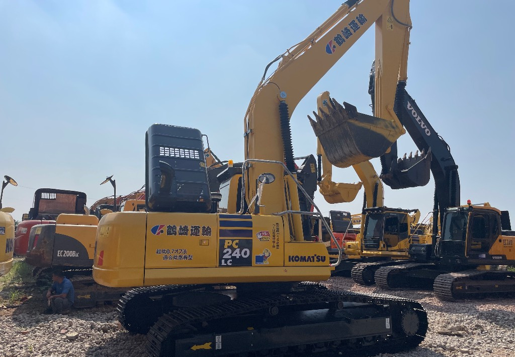 Komatsu PC 240 PC220 PC240-8 - حفار زاحف: صورة 1 Komatsu PC 240 PC220 PC240-8 - حفار زاحف: صورة 1