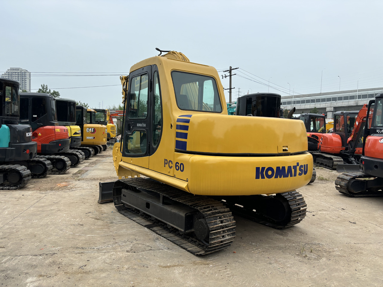 Komatsu PC 60-7 - حفار صغير: صورة 3 Komatsu PC 60-7 - حفار صغير: صورة 3
