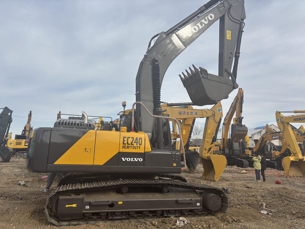 Volvo EC 240 - حفار زاحف: صورة 1 Volvo EC 240 - حفار زاحف: صورة 1