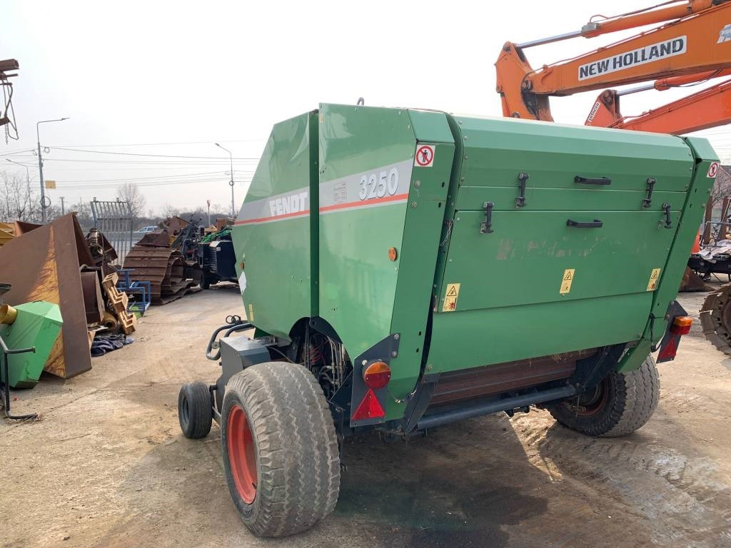 Fendt 3250 - آلة بالات دائرية: صورة 5 Fendt 3250 - آلة بالات دائرية: صورة 5
