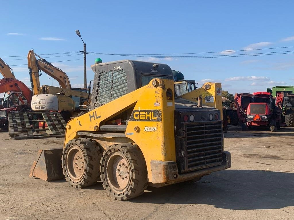 Gehl R 220 - شيول صغير: صورة 3 Gehl R 220 - شيول صغير: صورة 3