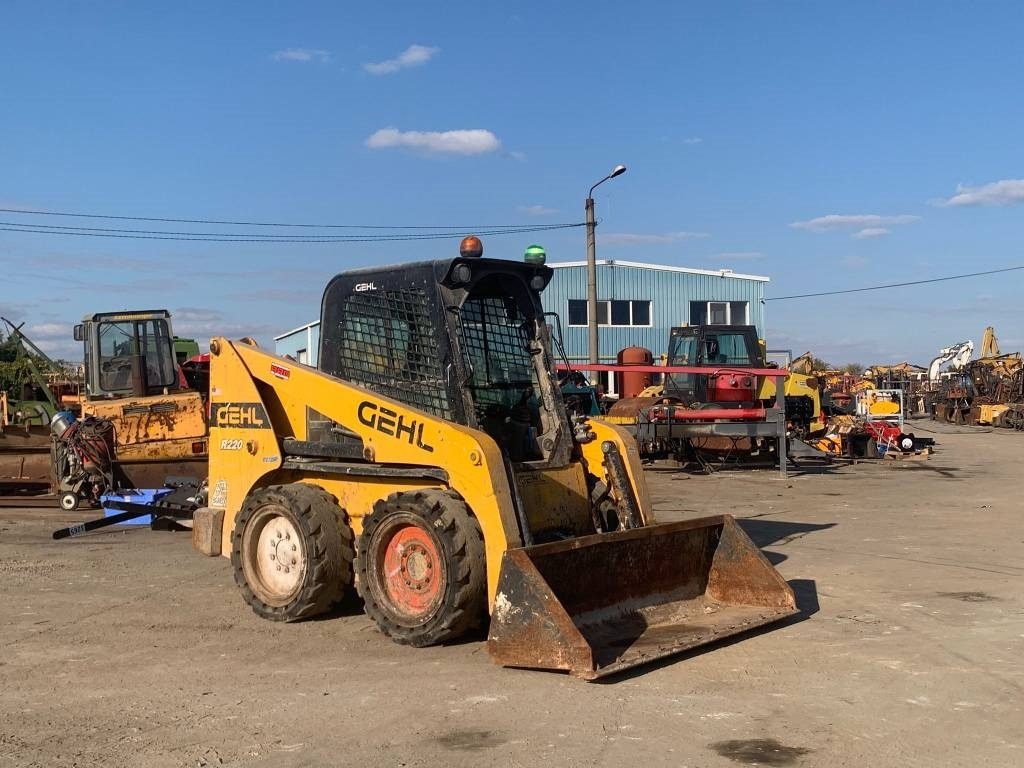 Gehl R 220 - شيول صغير: صورة 4 Gehl R 220 - شيول صغير: صورة 4