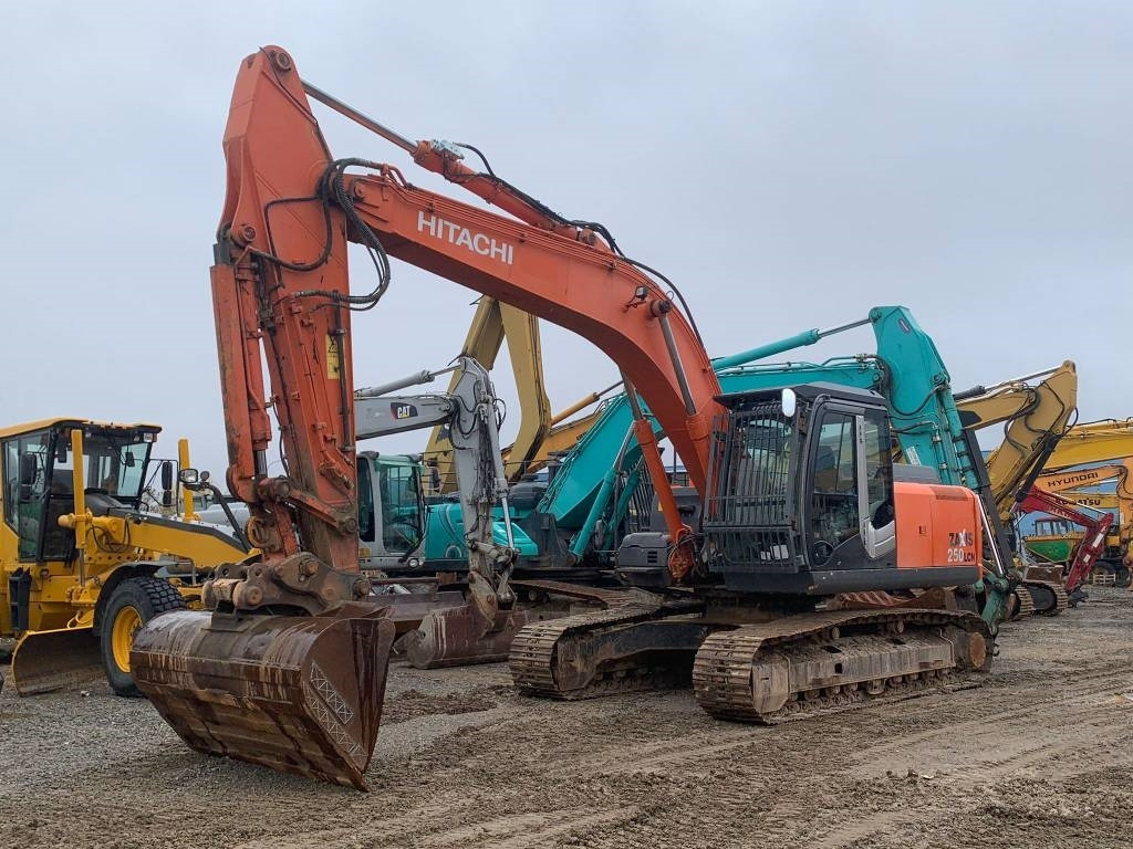 Hitachi ZX 250 LC N-3 - حفار زاحف: صورة 1 Hitachi ZX 250 LC N-3 - حفار زاحف: صورة 1