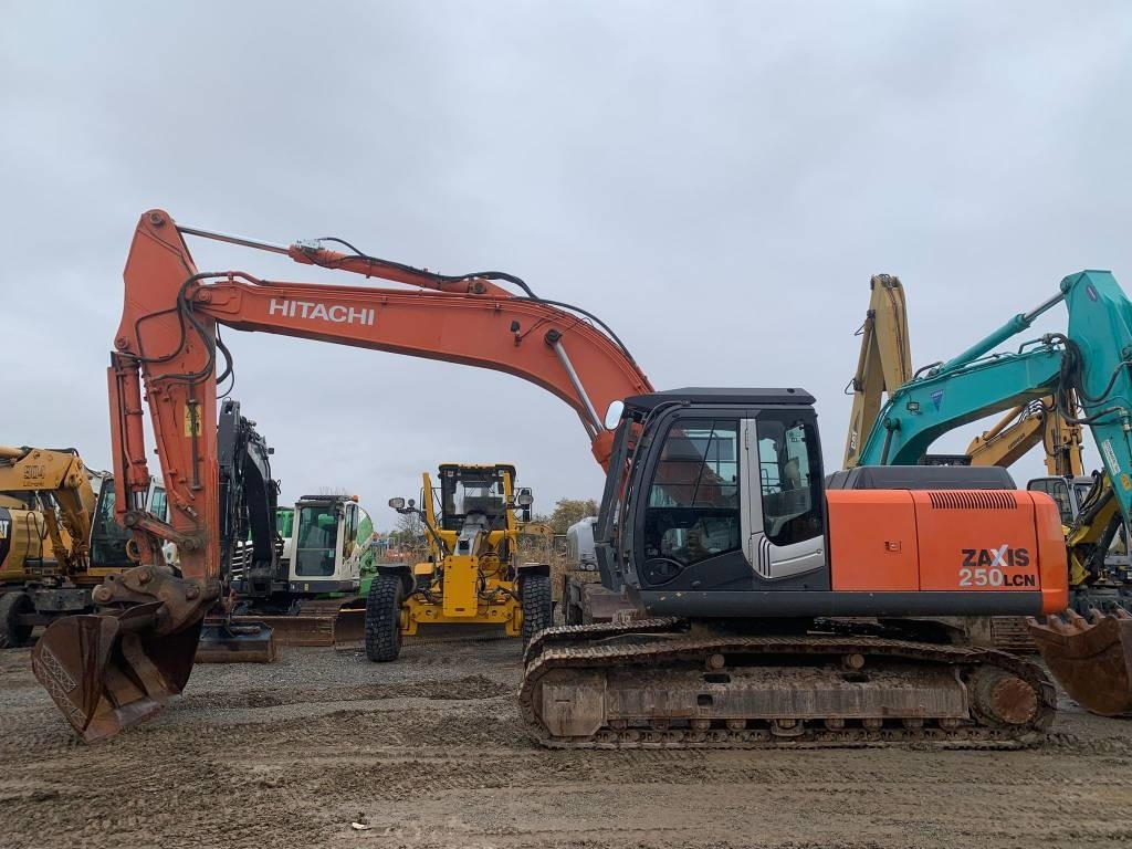 Hitachi ZX 250 LC N-3 - حفار زاحف: صورة 2 Hitachi ZX 250 LC N-3 - حفار زاحف: صورة 2