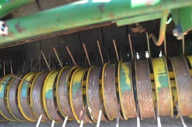 John Deere 592 - آلة بالات دائرية: صورة 4 John Deere 592 - آلة بالات دائرية: صورة 4