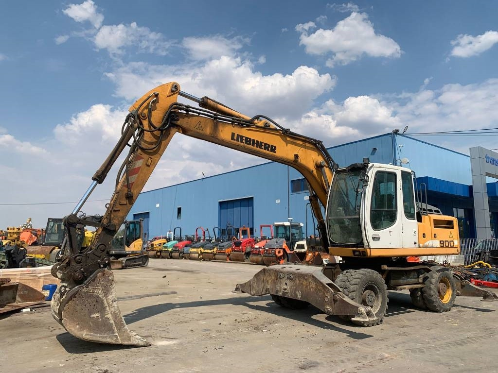 Liebherr A 900 C - حفار ذو عجلات: صورة 1 Liebherr A 900 C - حفار ذو عجلات: صورة 1