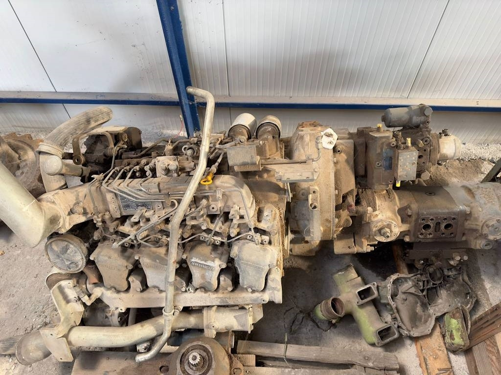 Liebherr D 924 TI-E ENGINE - محرك - آلات الإنشاء: صورة 1 Liebherr D 924 TI-E ENGINE - محرك - آلات الإنشاء: صورة 1