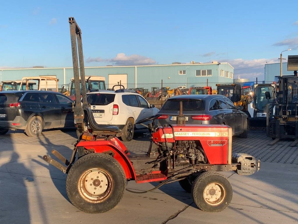 Massey Ferguson 1010 - جرار: صورة 3 Massey Ferguson 1010 - جرار: صورة 3