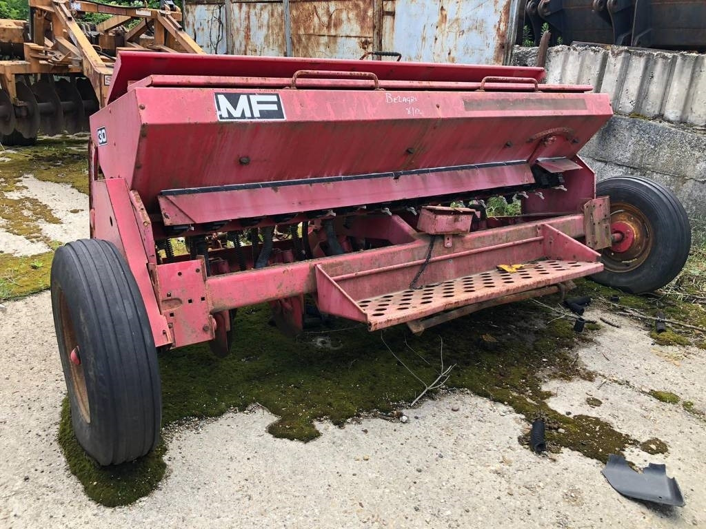 Massey Ferguson 30 - آلة بذر الحصاد: صورة 3 Massey Ferguson 30 - آلة بذر الحصاد: صورة 3